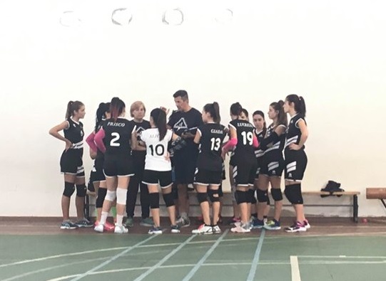 Pallavolo. Esordio amaro per le canarine tra le mura amiche della palestra di casa. Su Planu vince 3 a 0