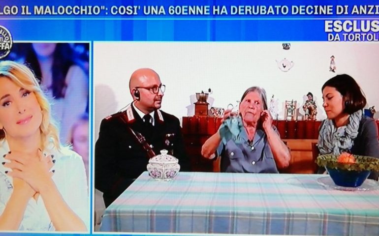 La truffa del malocchio: Barbara D’Urso intervista una vittima in diretta da Tortolì
