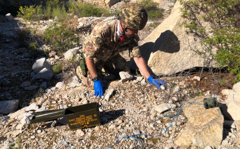 Ordigno bellico sull’isola di Santo Stefano: intervengono gli artificieri della Brigata “Sassari”