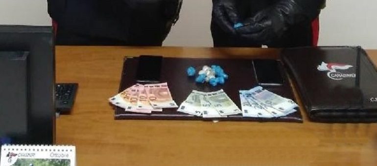 Spaccio e consumo di droga tra i giovanissimi. Denunciati 18enne e 21enne e segnalato 15enne