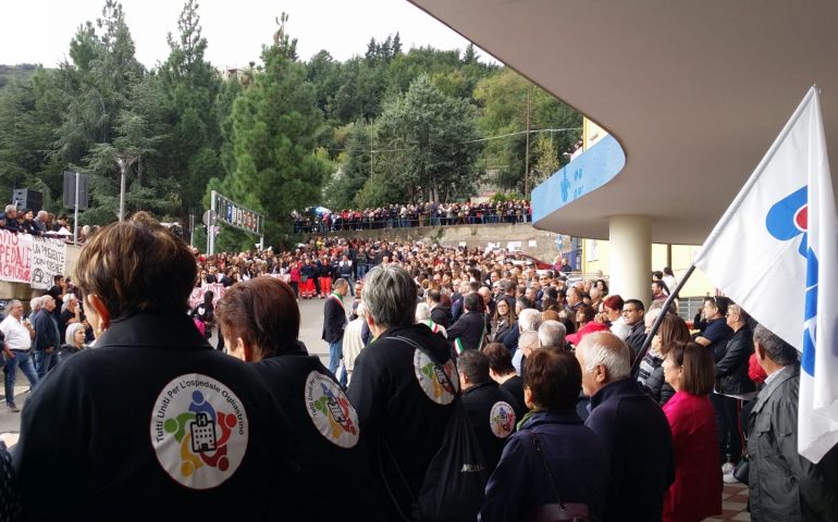 La fotonotizia. In tantissimi alla protesta per l’ospedale di Lanusei