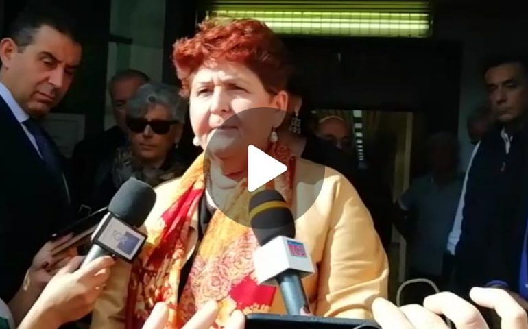 (VIDEO) Vertenza latte, Bellanova a Cagliari: “L’impegno di 1 euro al litro deve essere mantenuto”