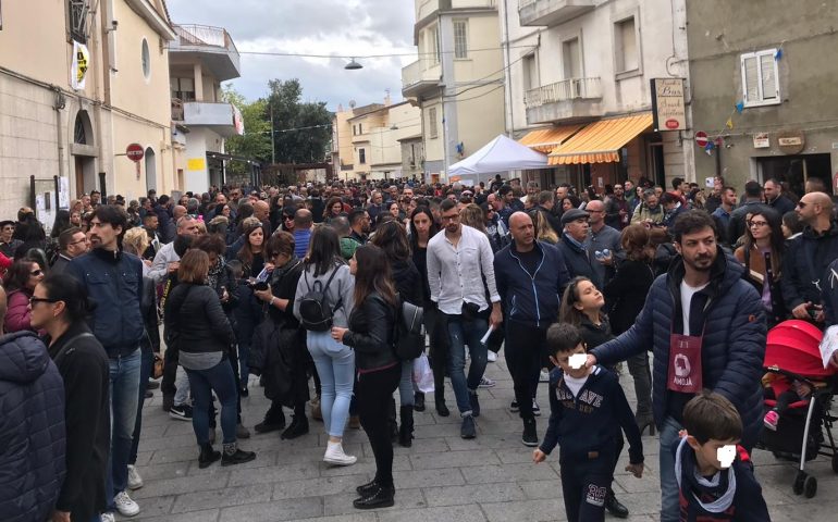 La fotonotizia. In centinaia per le strade di Mamoiada in occasione di “Autunno in Barbagia”