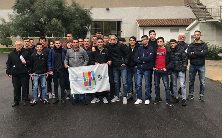 La fotonotizia. Gli studenti del Ciusa tecnologico di Nuoro in visita alla Sarflex