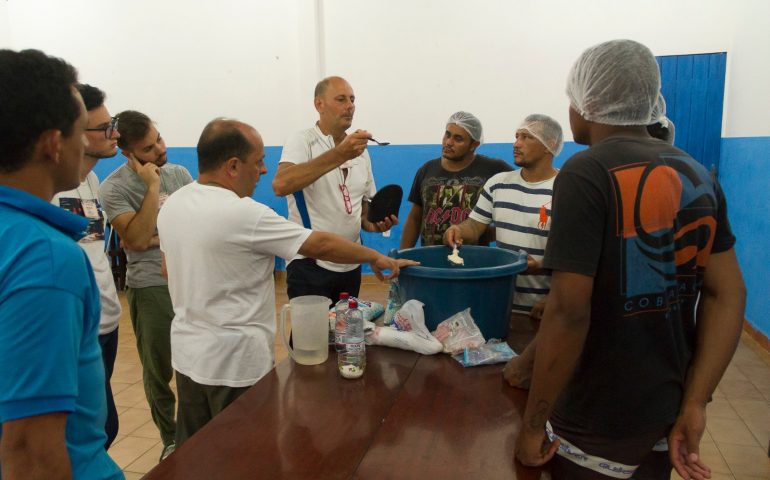 Volontari sardi in Brasile per insegnare l’arte della pizza e del pane alle detenute del carcere di Viana