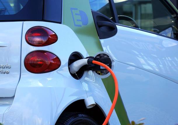 A Lanusei arriva la prima auto elettrica comunale: “Un nuovo tassello per una città più green”