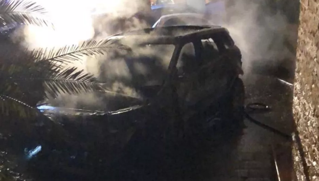 Porto Torres, in fiamme l’auto dell’ex calciatore Antonio Langella. Si indaga sull’origine dell’incendio