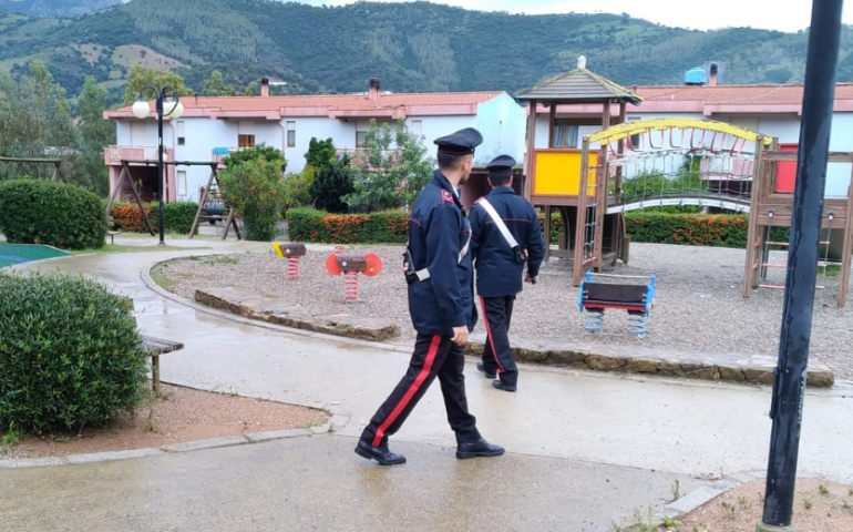 Tertenia, sorpreso con la droga all’interno del parco giochi. Denunciato un 20enne per spaccio