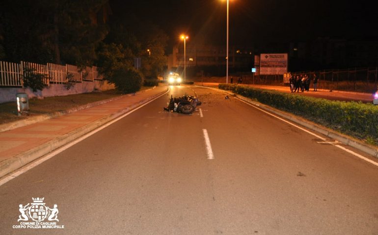 Cagliari, tragedia nella notte: muore un motociclista di 29 anni, grave un ragazzo di 18 anni