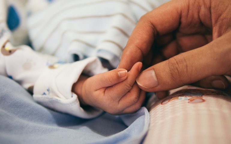Emergenza natalità in Sardegna: nell’Isola sempre più culle vuote