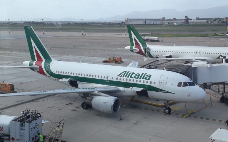 Venerdì traffico aereo paralizzato in Sardegna: Alitalia cancella 30 voli