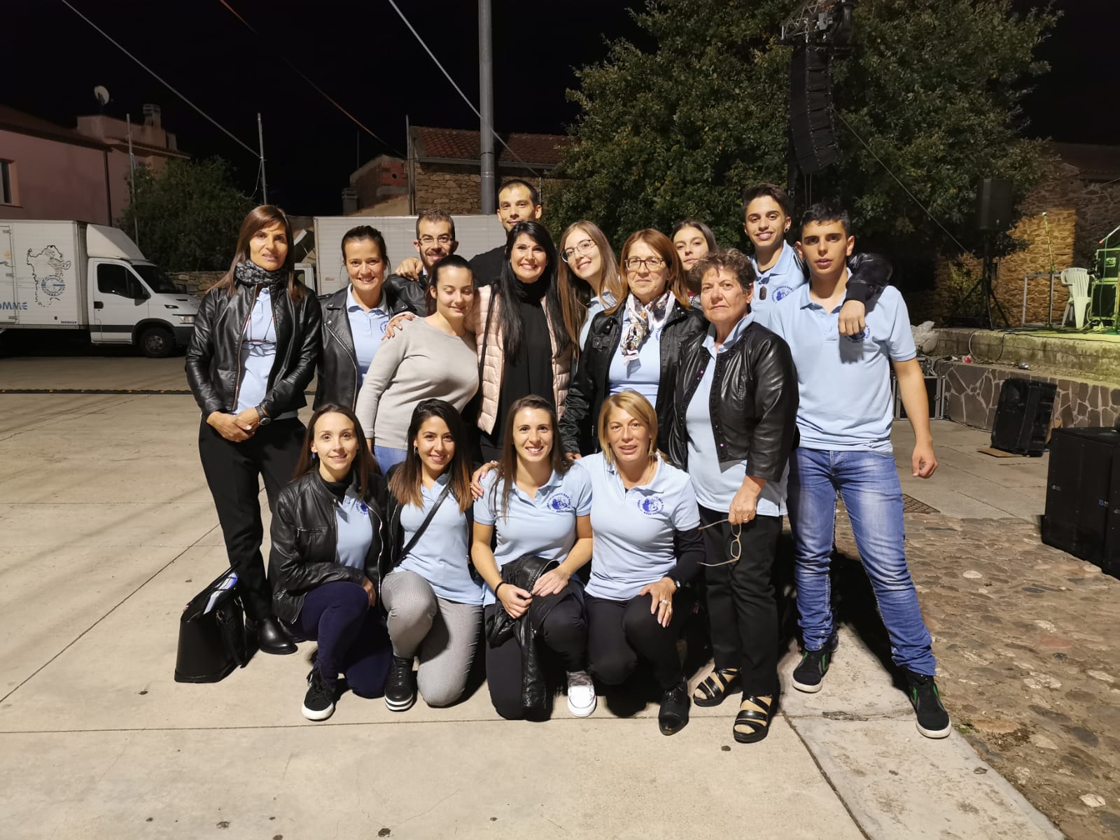 Coro Polifonico San Rocco di Seui in compagnia della cantante sarda Maria Luisa Congiu.