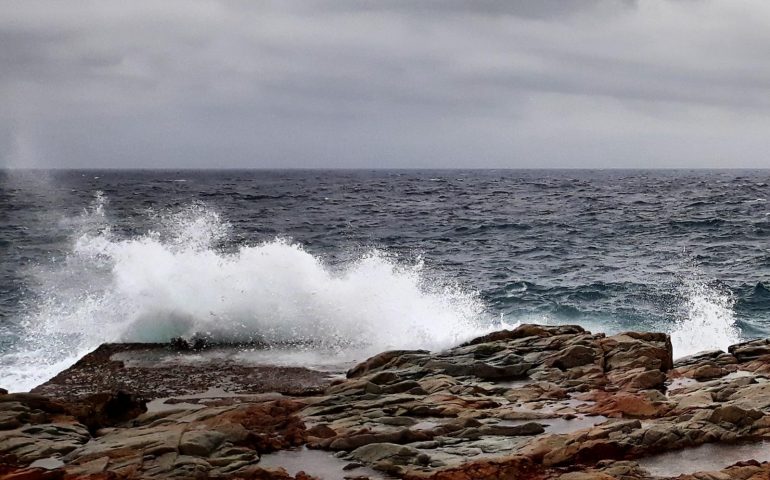 Maltempo, allerta rossa. Domani chiuse tutte le scuole di Tortolì