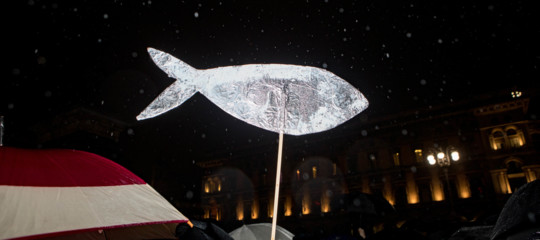 Sardine scendono in piazza a Nuoro: stasera l’appuntamento