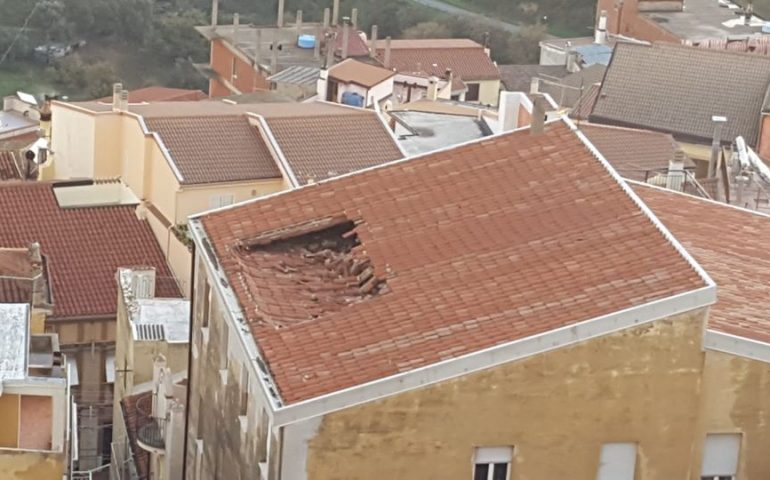 Lanusei, il maltempo causa il crollo di una parte della copertura della biblioteca