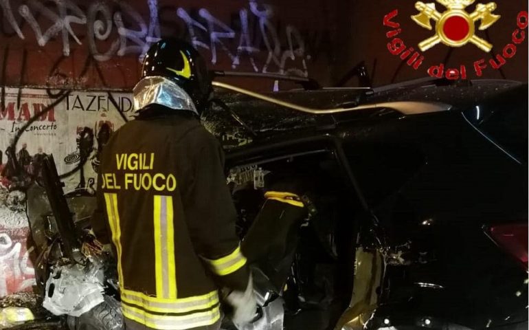 Tragedia a San Teodoro. Si schianta in galleria con la sua auto: muore giovane di 24 anni