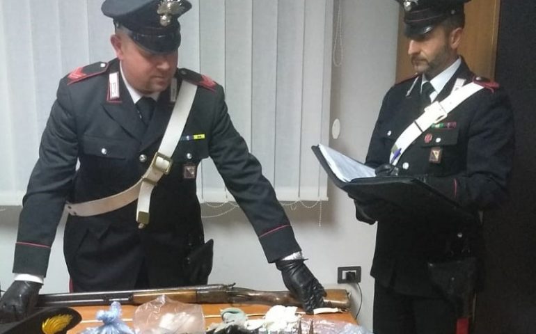 Escalaplano, trovati con armi e droga. Una coppia del paese arrestata dai carabinieri