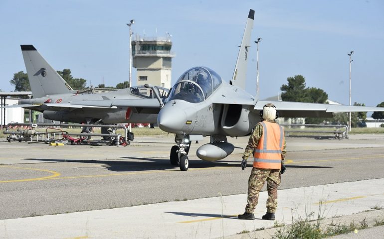 Crisi in Medio Oriente, sit-in di protesta alla base di Decimo: no alla Sardegna piattaforma di guerra