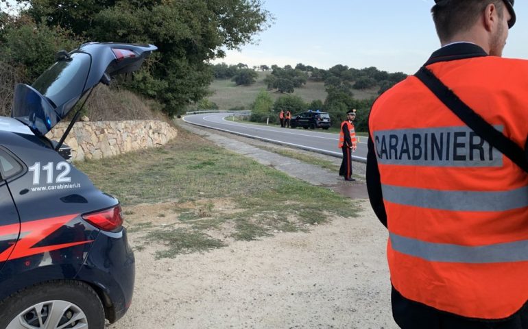 Villagrande, i carabinieri trovano in campagna un trattore rubato e bossoli: scattano le indagini