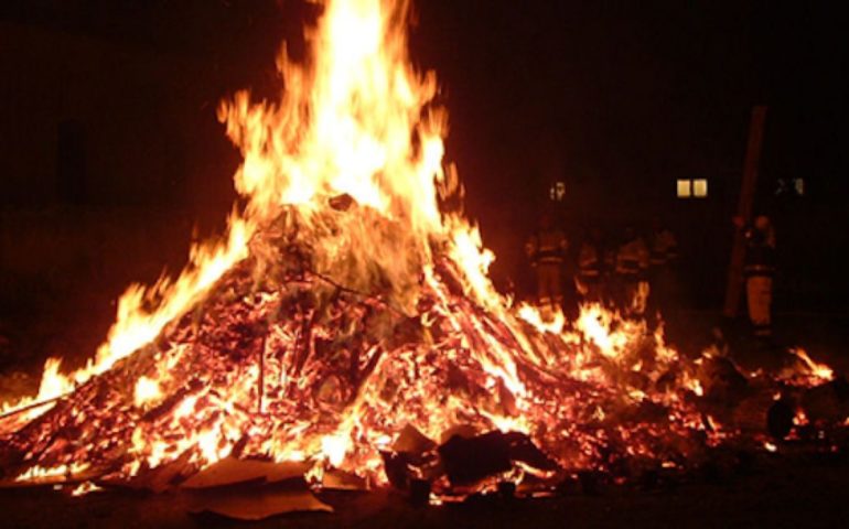 Baunei, tutto pronto per il rito del fuoco di Sant’Antonio: presto “Su fogone”