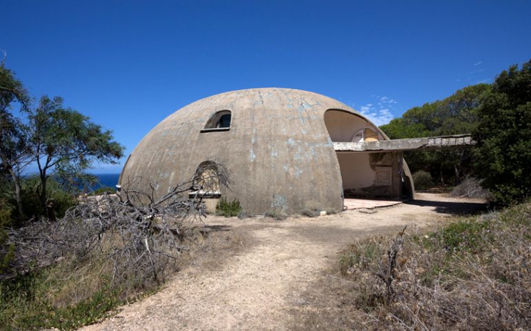 Lo sapevate? In Gallura si trova l’avveniristica casa del regista Antonioni, oggi abbandonata