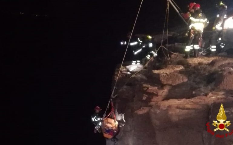 Tragedia a Calasetta: precipita da una scogliera e muore dopo un volo di 20 metri
