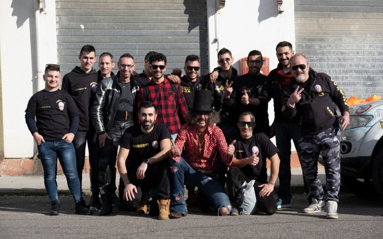 Foto di gruppo del motoclub