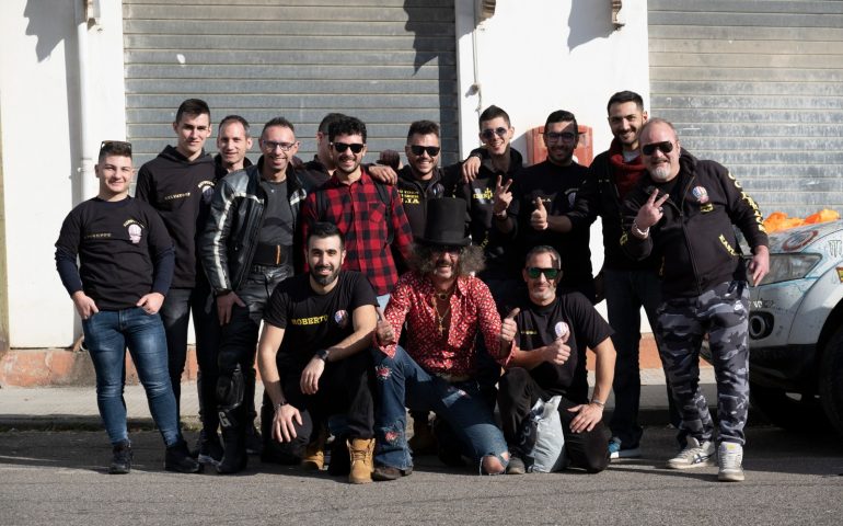 Foto di gruppo del motoclub 