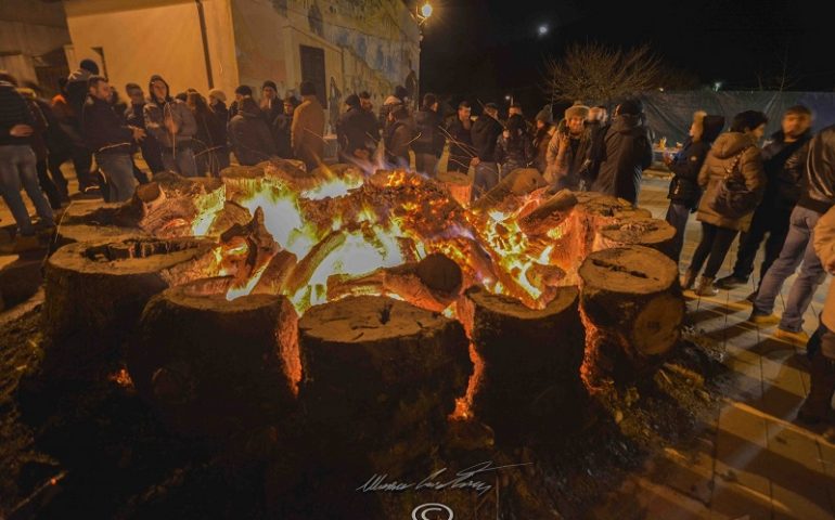 (VIDEO) Sant’Antonide Su Fogu: grande festa a Gairo per Sant’Antonio Abate. Guarda il video di Cristian Mascia