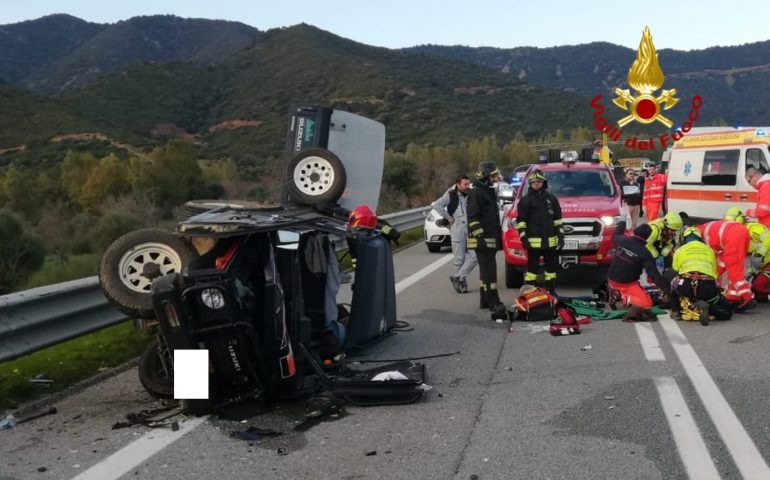 Schianto tra due auto sulla 125: tre feriti, uno grave trasportato con l’elicottero al Brotzu