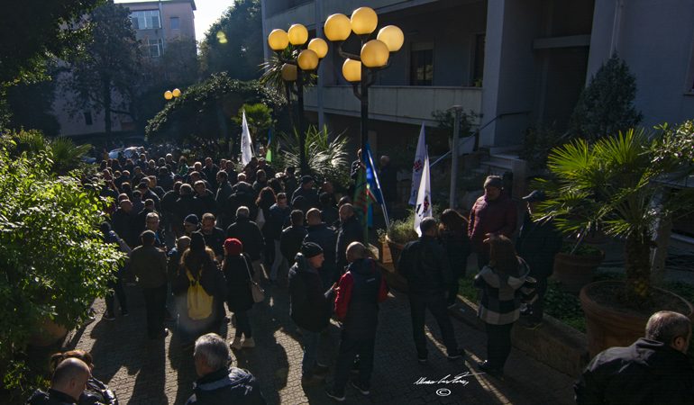 Minacce ai sindacalisti sulla 389. Sardis Forestas fa chiarezza: “Nelle scritte, da condannare, nessun esplicito riferimento a noi”