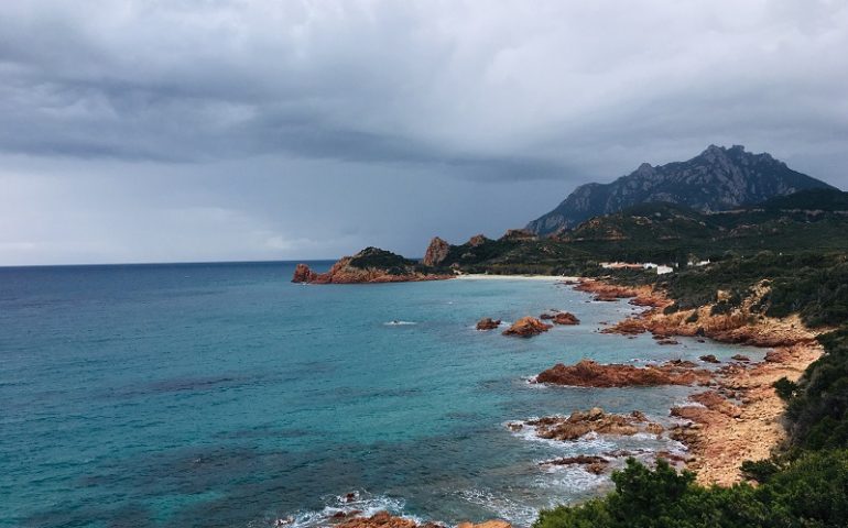 (FOTO) Un tuffo dove l’acqua è più blu. La gallery di Stefania Piras che immortala le perle d’Ogliastra