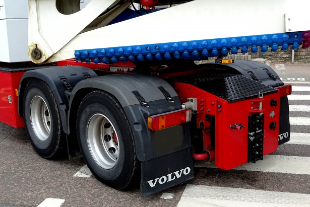 Polizia stradale, al via la Campagna europea “Truck & Bus”: controlli intensificati camion e autobus