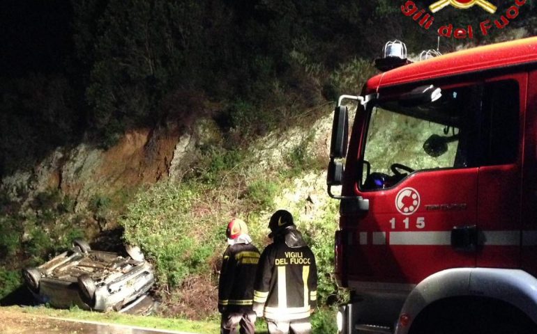 Tertenia, auto si ribalta in cunetta. Tre persone in ospedale