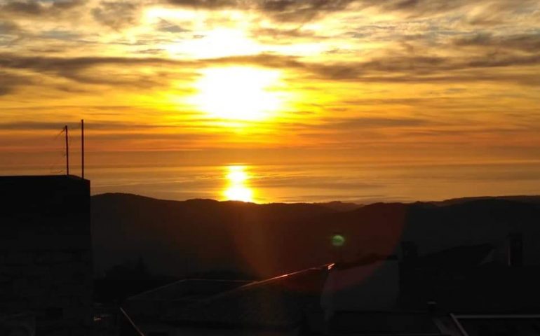 Le foto dei lettori. Cieli bellissimi e dove trovarli: l’alba vista da Arzana