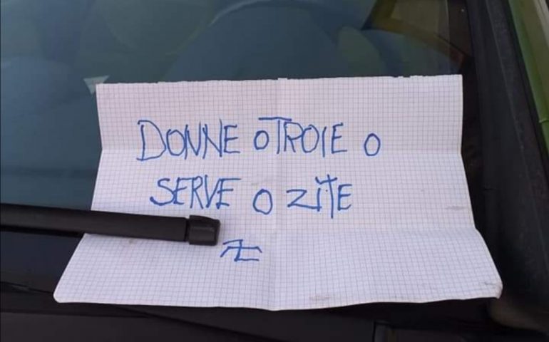 Insulti sessisti contro candidata alle elezioni, la rabbia della donna: “Ma davvero pensate di fermarci così?”