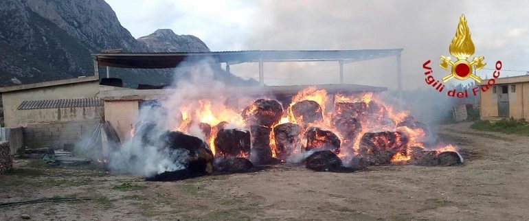 Siniscola, incendio in un pagliaio: ancora non si conoscono le cause del rogo