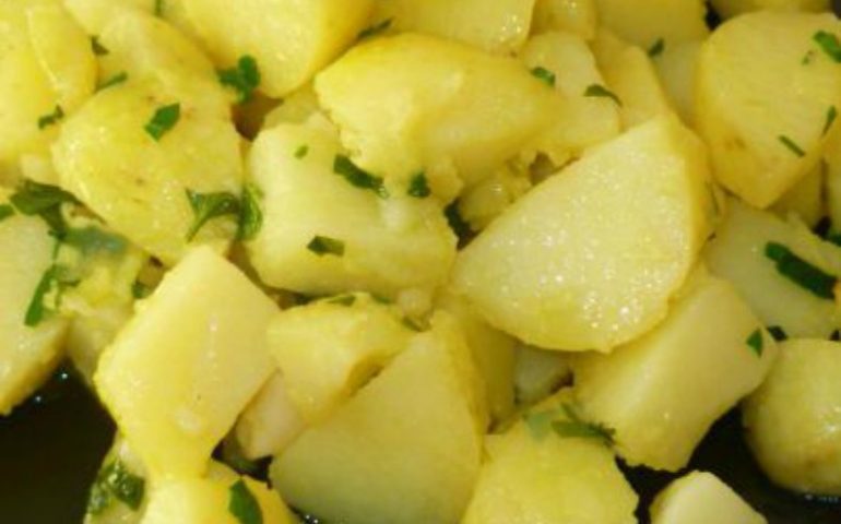 La ricetta Vistanet di oggi: patate “a schiscionera”, un classico della cucina sarda