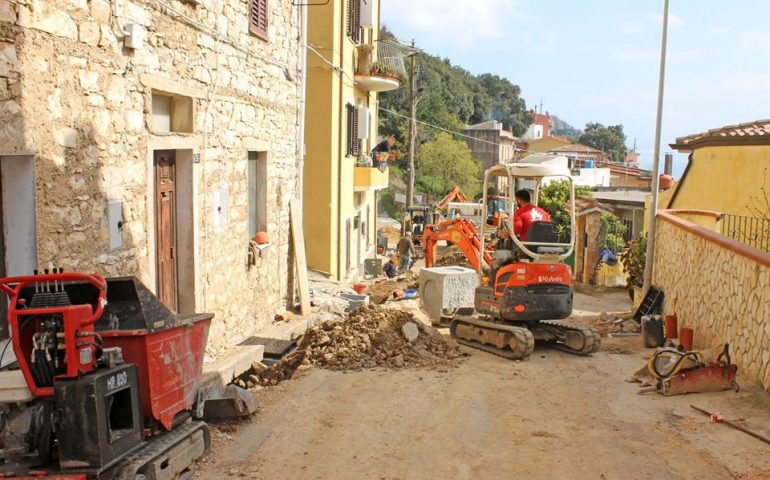 Baunei, nel rispetto delle norme e delle restrizioni proseguono i lavori alla rete fognaria