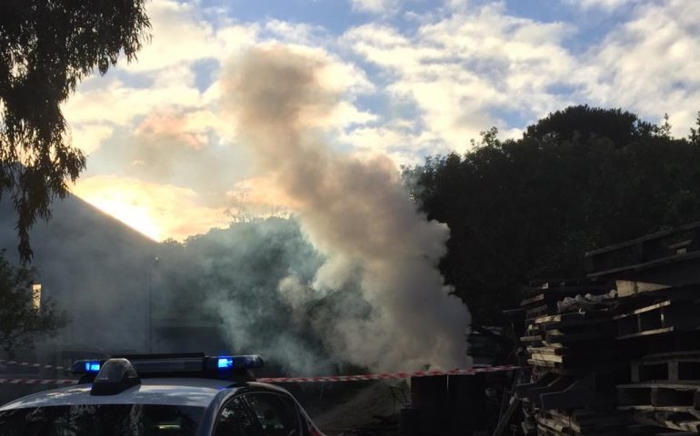 Siniscola, incendio in una ditta di autotrasporti. Partite le indagini dei carabinieri