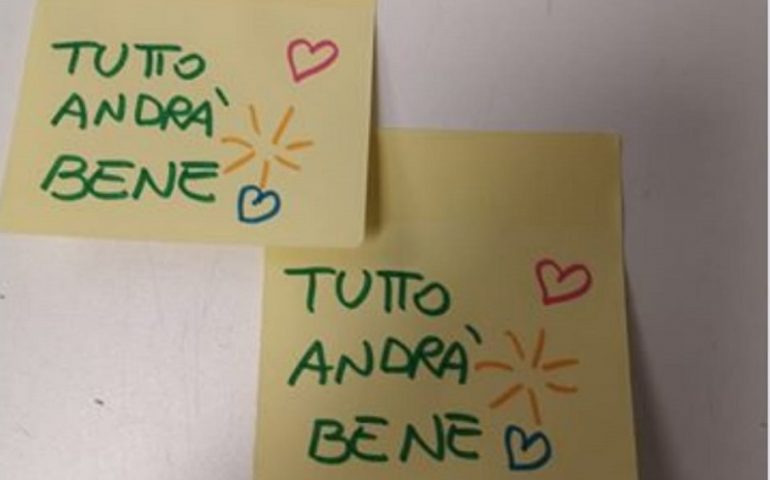 “Tutto andrà bene”: sbucano decine di biglietti per rassicurare le persone in Lombardia