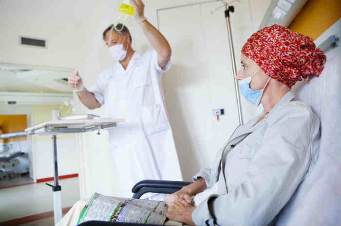 Appello dei malati oncologici sardi: «Non sospendete le cure, abbiamo un altro nemico»