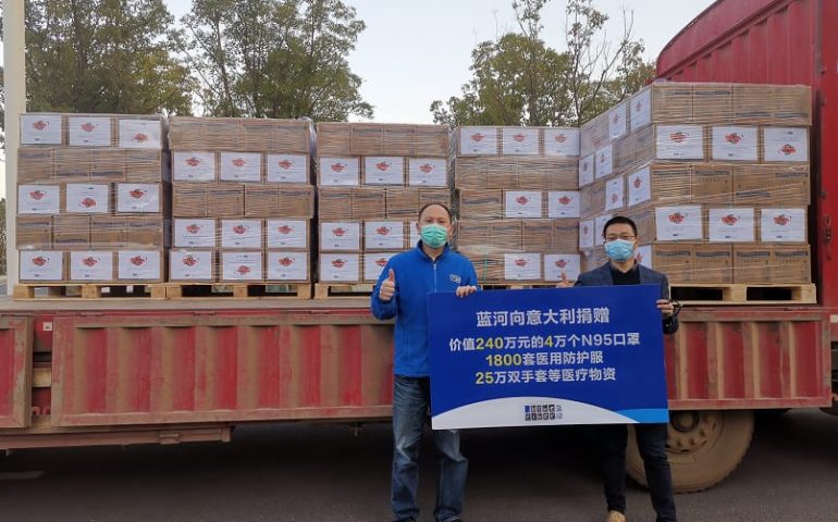Dalla Cina arrivano in Sardegna tonnellate di materiale medicale