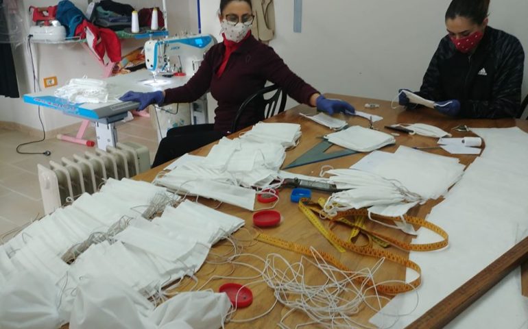 Lanusei. Volontari Associazione Agugliastra, Marco Marongiu e Luisanna Pili realizzano 600 mascherine