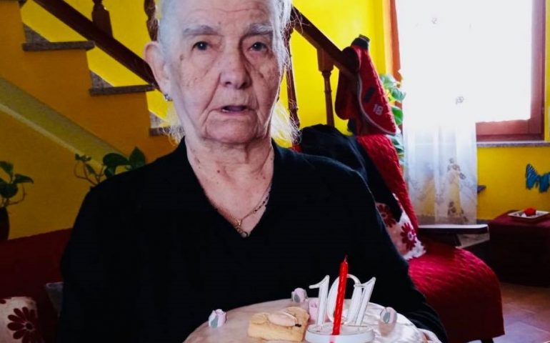 Combattiva e piena d’ottimismo, Zia Maria Laconi a Jerzu spegne 101 candeline