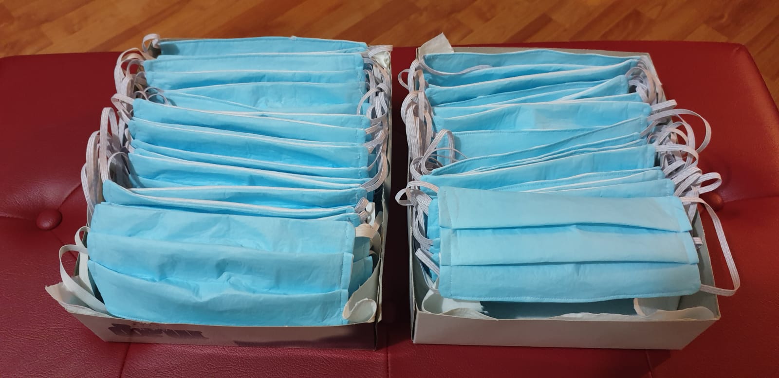 Alcune delle centinaia di mascherine protettive consegnate all'ospedale di Lanusei.