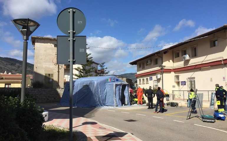 Coronavirus. Lanusei, montata dalla Protezione Civile tenda per prima accoglienza. Ridotte le visite