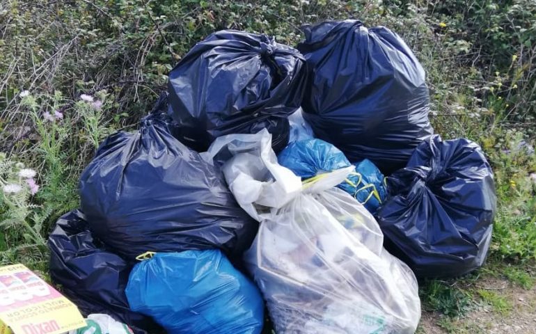 Tortolì, nella notte spunta una discarica a cielo aperto a Monte Attu. La rabbia dei residenti