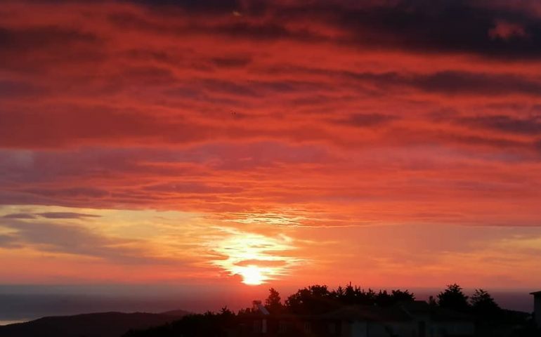 Le foto dei lettori. Mille sfumature di rosso nel cielo d’Ogliastra