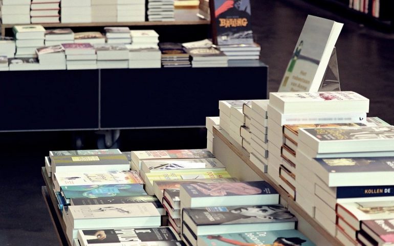 Nuova ordinanza in Sardegna: slitta la riapertura di librerie e negozi per bambini